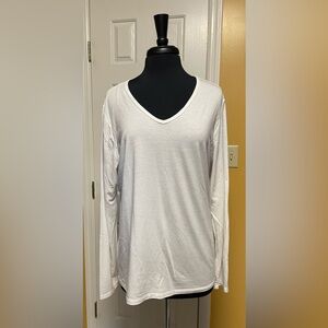Time and Tru Women's White V-Neck Long Sleeve Tee